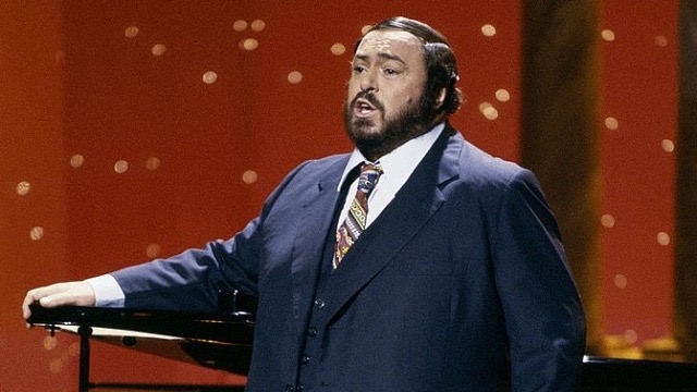 Световноизвестният италиански тенор Лучано Павароти починал през 2007 г на