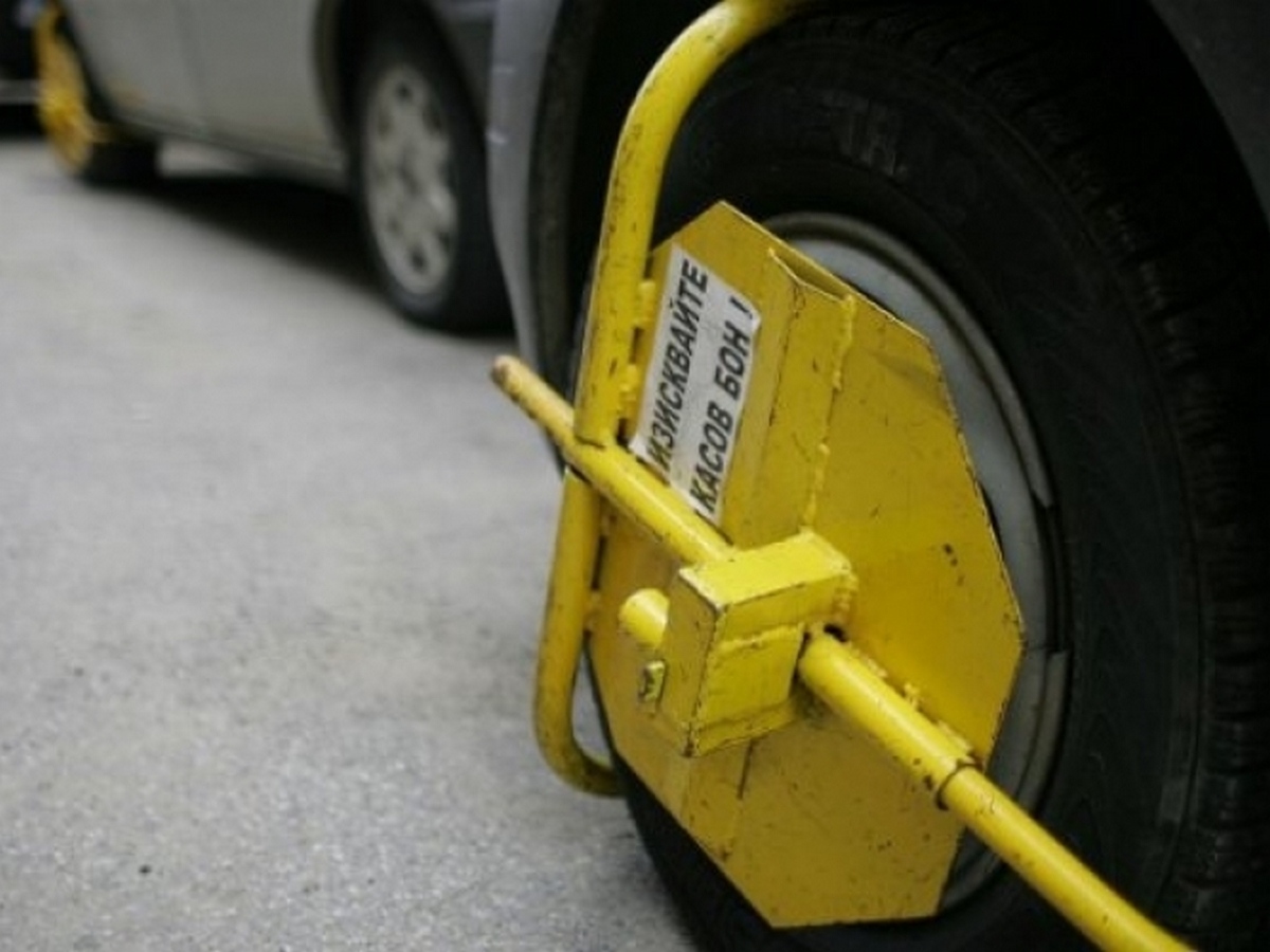 Видео с демонстративно премахване на скоби от автомобил във Враца