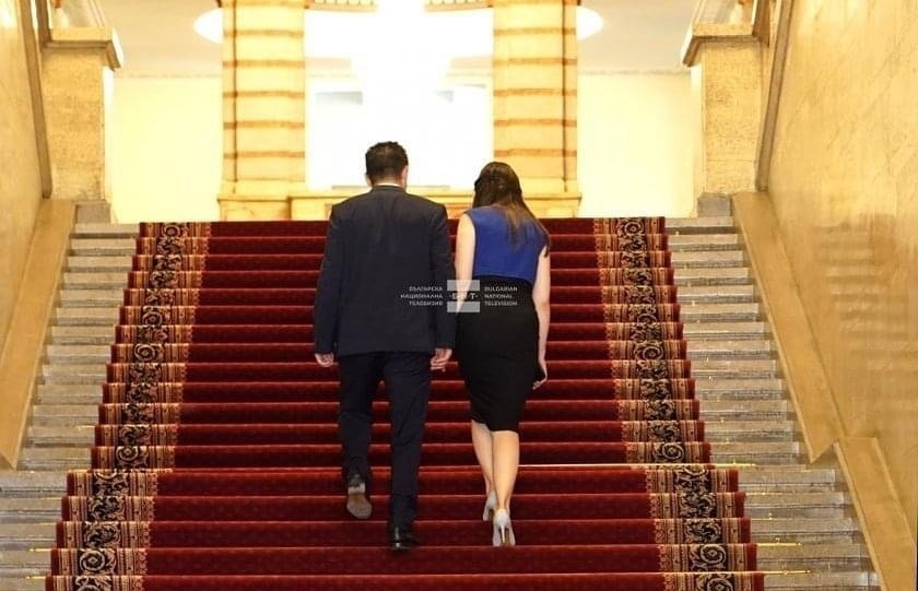 В деня в който кабинетът Петков предаде щафетата на служебното