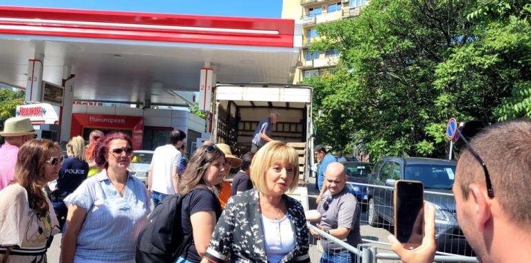 Започва акцията на Мая Манолова и активисти на партията Изправи