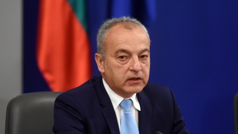 Премиерът Гълъб Донев не отговори конкретно на въпрос дали ще