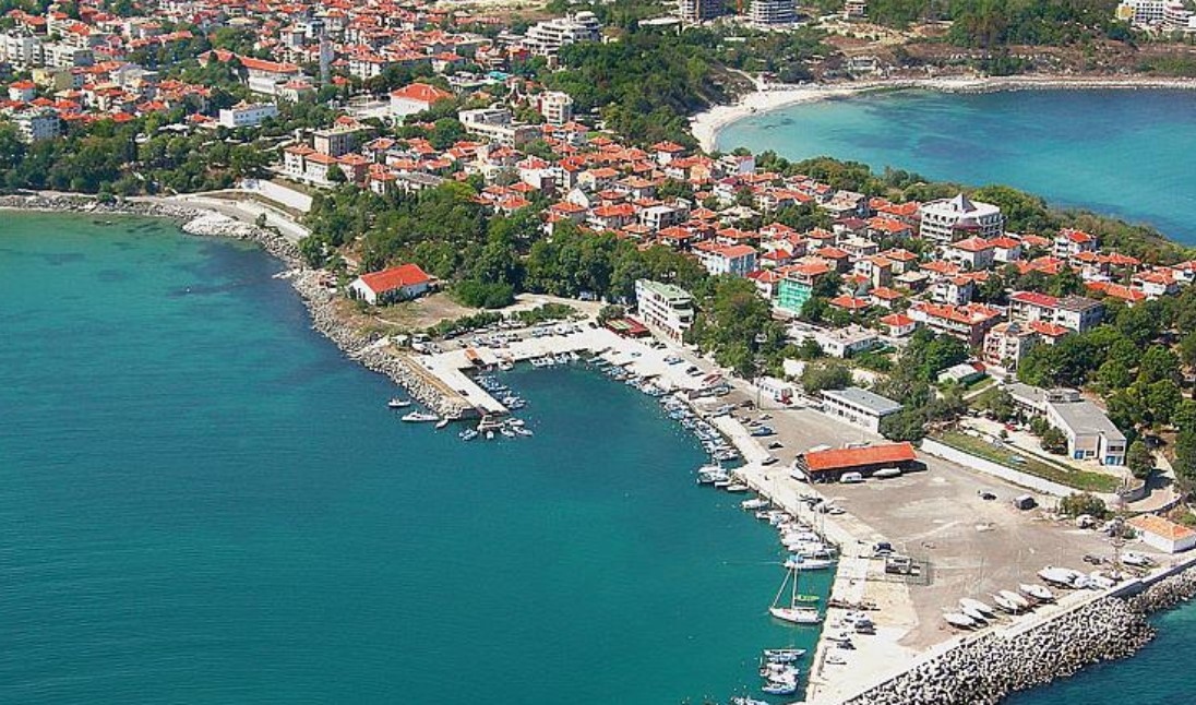 Противопехотна мина беше открита на централния плаж в Царево Районът веднага