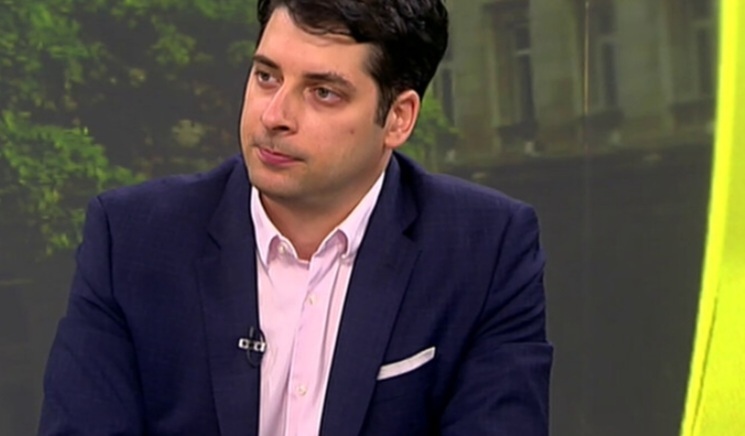 Отстраняването на шефовете на НАП и Агенция Митници и смяната