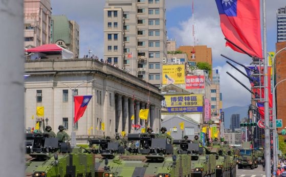 Китайските въоръжени сили съобщиха че продължават да водят учения по