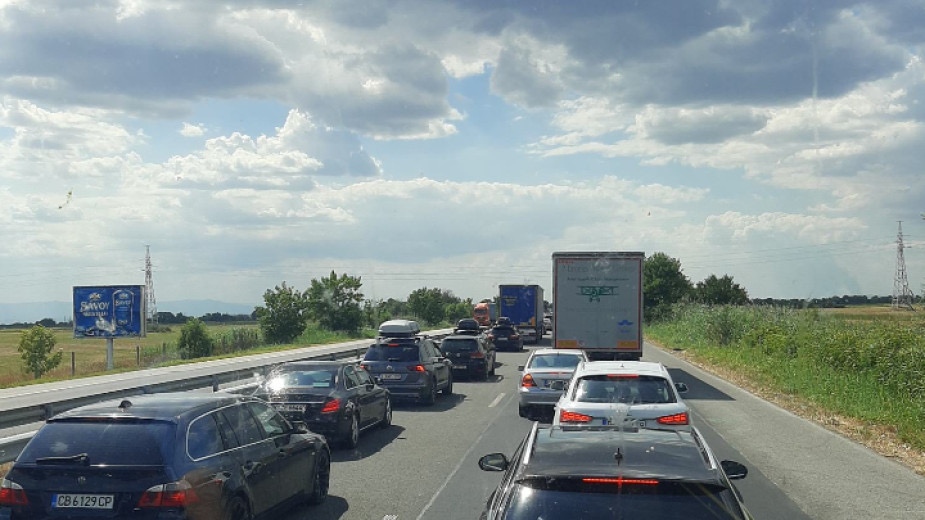 Километрично задръстване се е образувало по магистрала Тракия след Пловдив
