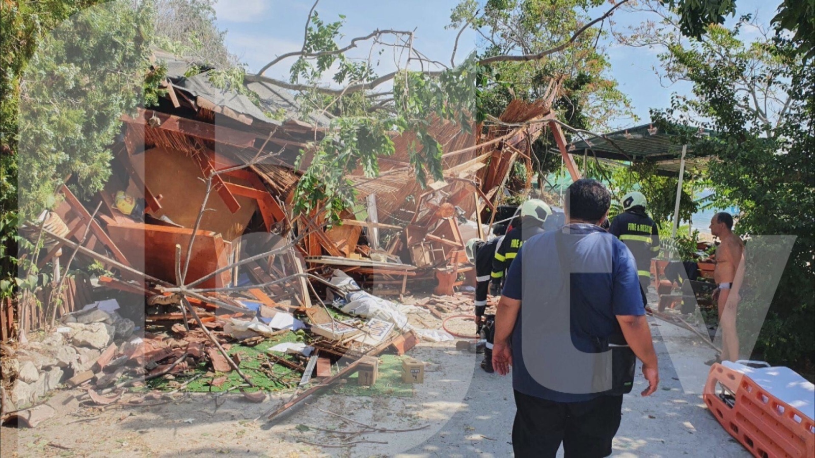 Извадени са мъжът и жената които бяха затрупани от свлачище