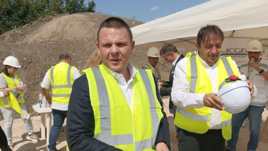 В момента цялата държава е мобилизирана за да се завърши