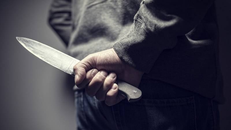 51 годишен намушка съседите си с нож заради лай на домашното им