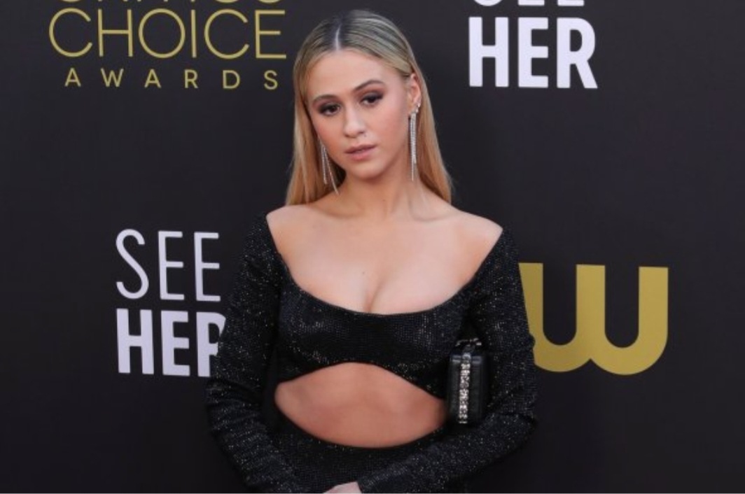 В деня в който по българските екрана излиза черната хорър