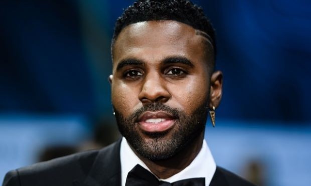 Първият концерт на суперзвездата Джейсън Деруло събра хиляди на Морската