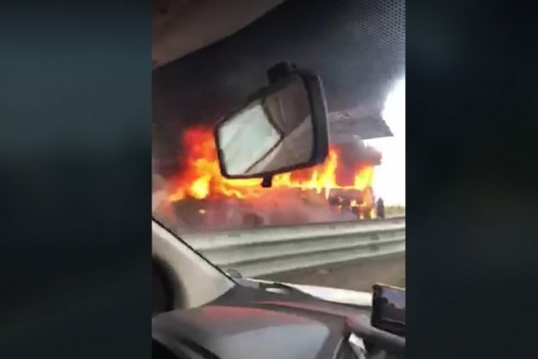 Автобус изгоря напълно на пътя Бургас Ветрен в района