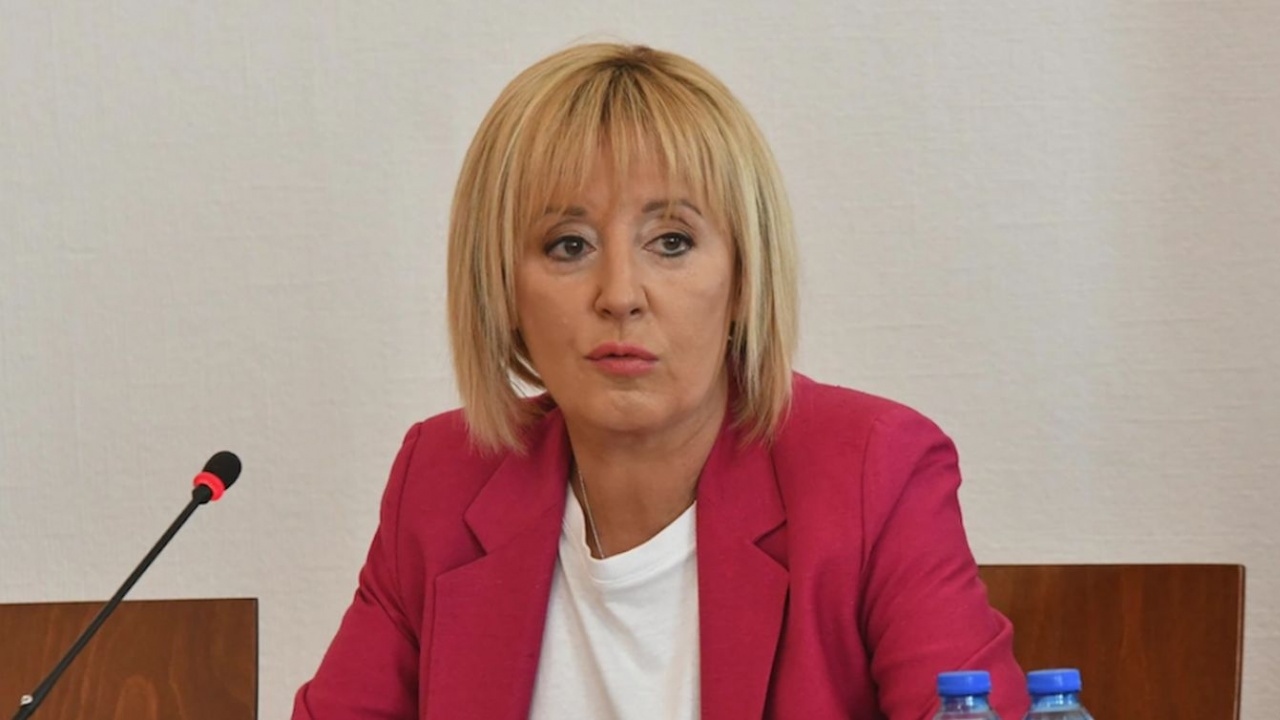 На протестна демонстрация пред Министерството на енергетиката лидерът на партия