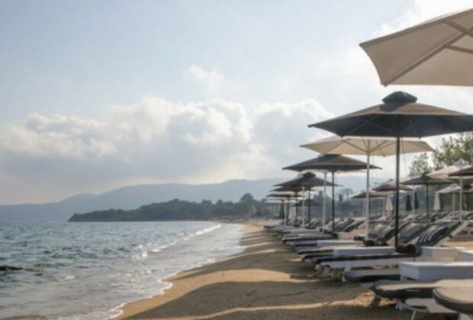 Специализиран екип с водолази от Военноморска база Бургас е