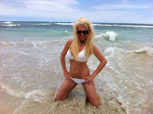 Певицата Луна Йорданова която се пробва на последните президентски избори