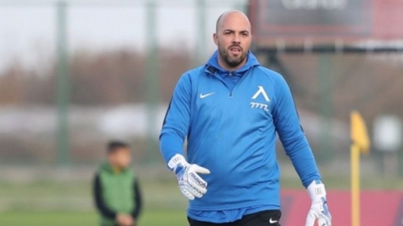 Задава се нова футболна мъжемелачка Една от изпълнителките на Пайнер