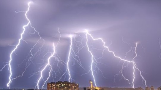 Мощен буреносен фронт е преминал над България през изминалите часове