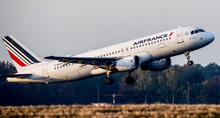 Двама пилоти на Air France се сбили в кабината на