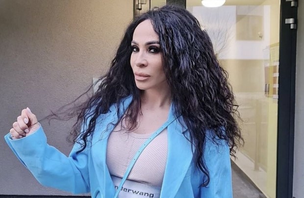 Маги Желязкова която от няколко години настоява да бъде представяна