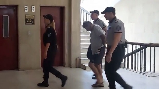 Бургаският районен съд остави в ареста 60 годишния Зоран Камилов обвинен в