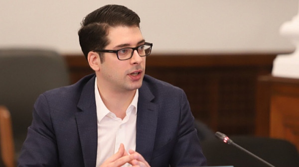 Служебният кабинет подготвя закон за приемане на еврото Това обяви