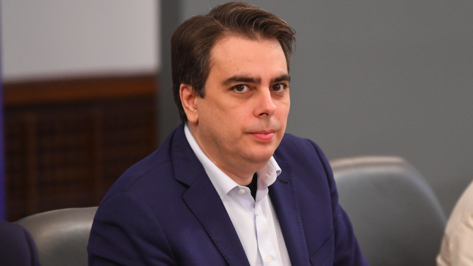 Асен Василев: Борисов е притеснен от моята финансова политика – разбирам го, мафията е в криза
