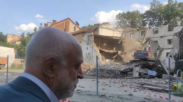 Министърът на културата професор Велислав Минеков се завърна по спешност