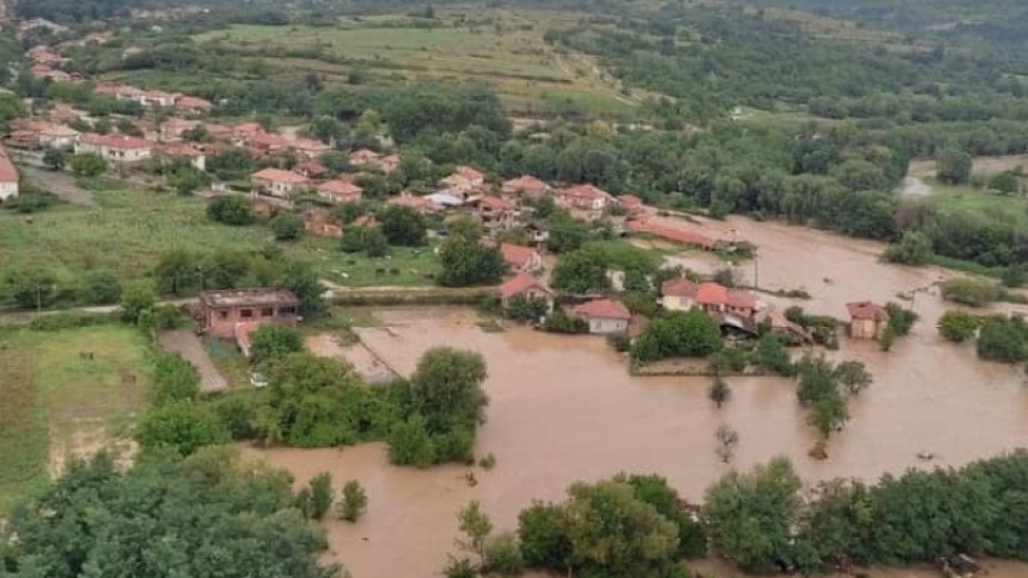 През цялата нощ останаха под наблюдение критичните участъци по течението на
