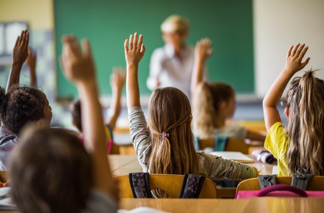 По високите минимални заплати на педагогическите специалисти влизат в сила от