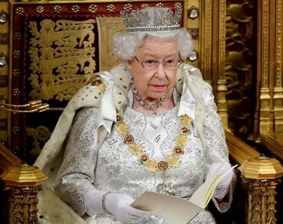 Кралица Елизабет Втора е под медицинско наблюдение в Балморал съобщиха