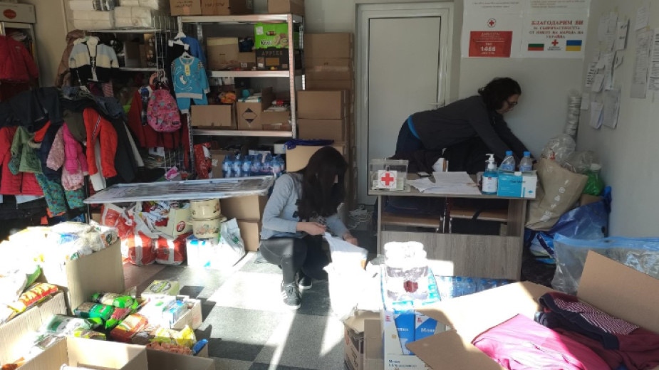 БЧК предостави хуманитарна помощ от бедствения си резерв за наводнените