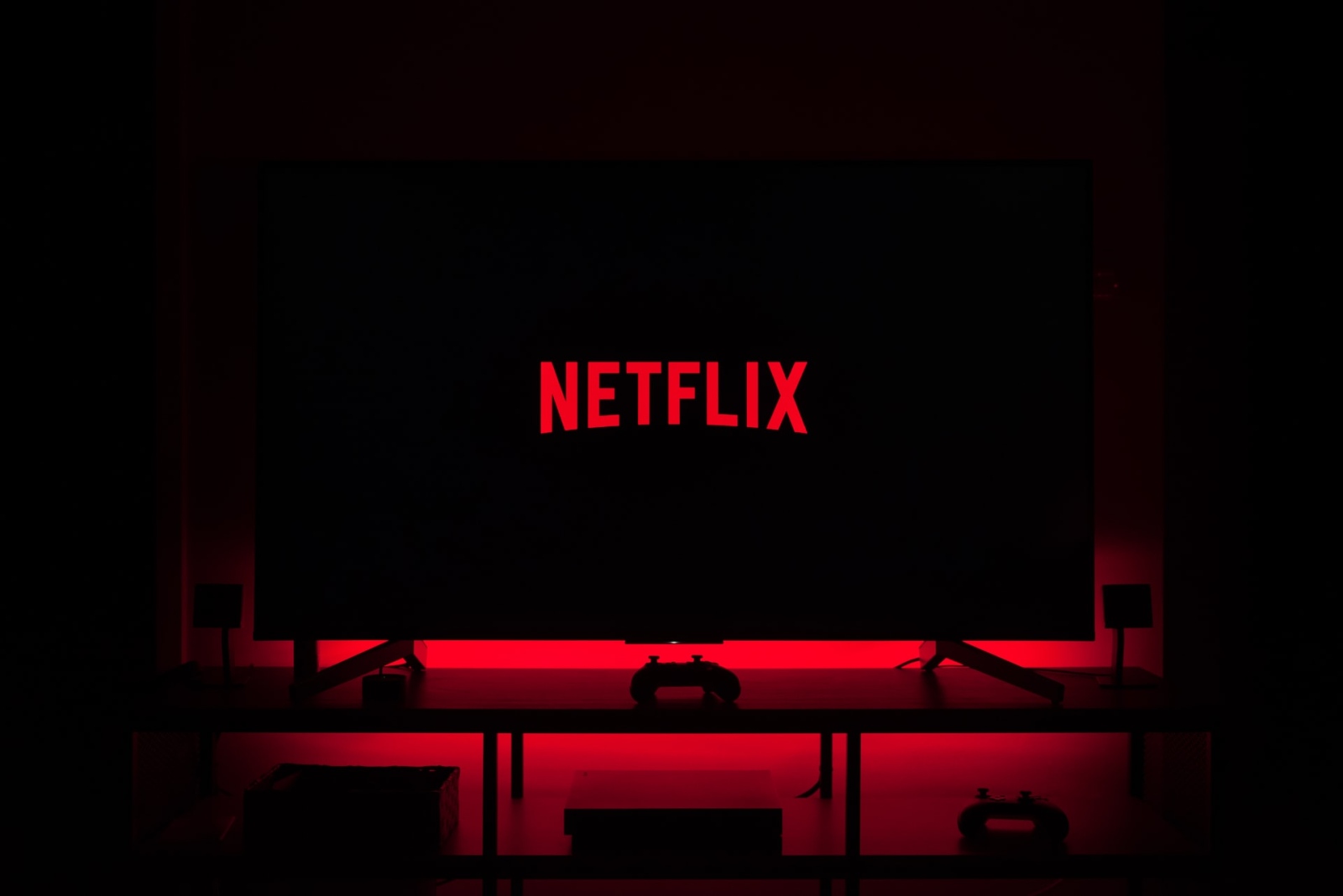 Снимките на хитовата кралска драма на Netflix ще бъдат преустановени