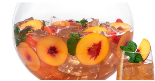 В хотел в Банкок счупиха рекорда за най голям коктейл в