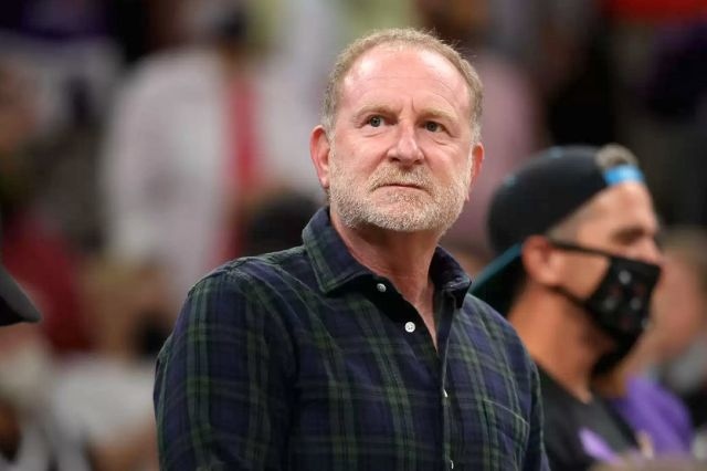 Националната баскетболна асоциация НБА отстрани за срок от една година