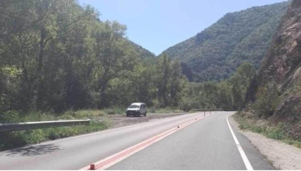 Недобросъвестни граждани са отрязали 11 от ограничителните колчета поставени на