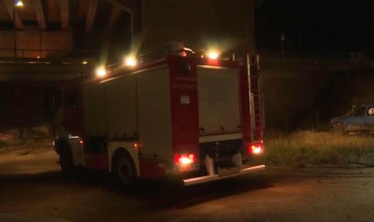 С часове продължи спасителната акция на шофьора на автовоза който