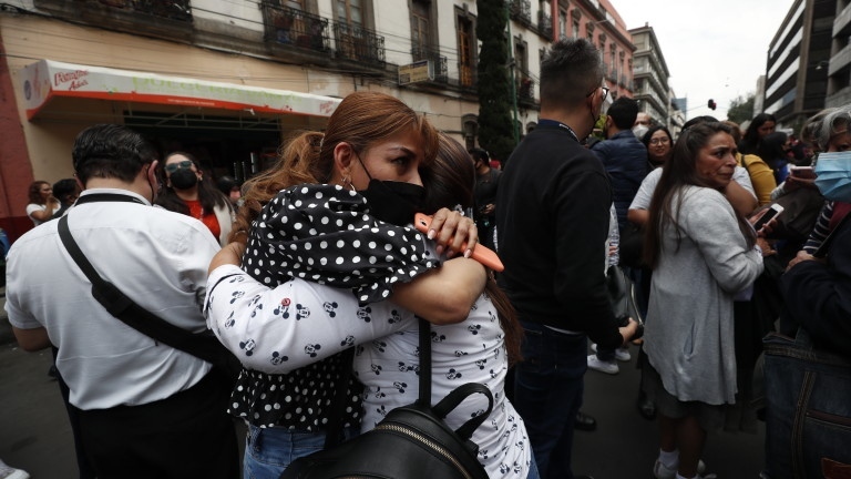 Жертви, разрушения и паника след силното земетресение, ударило Мексико