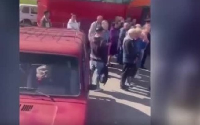 Тате сбогом Тази фраза се чува от плачещо дете докато