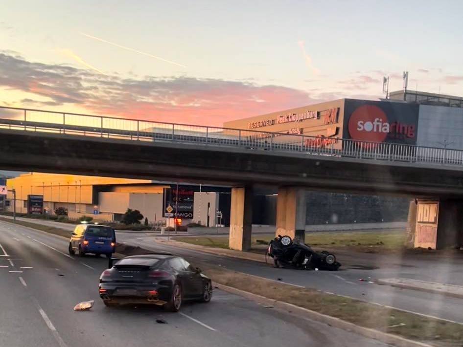 Тежка катастрофа между два автомобила на Околовръстното шосе в София