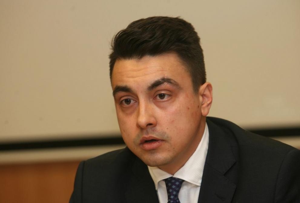 Момчил Неков по известен като Изборната грешка 15 15 или Любимец 15