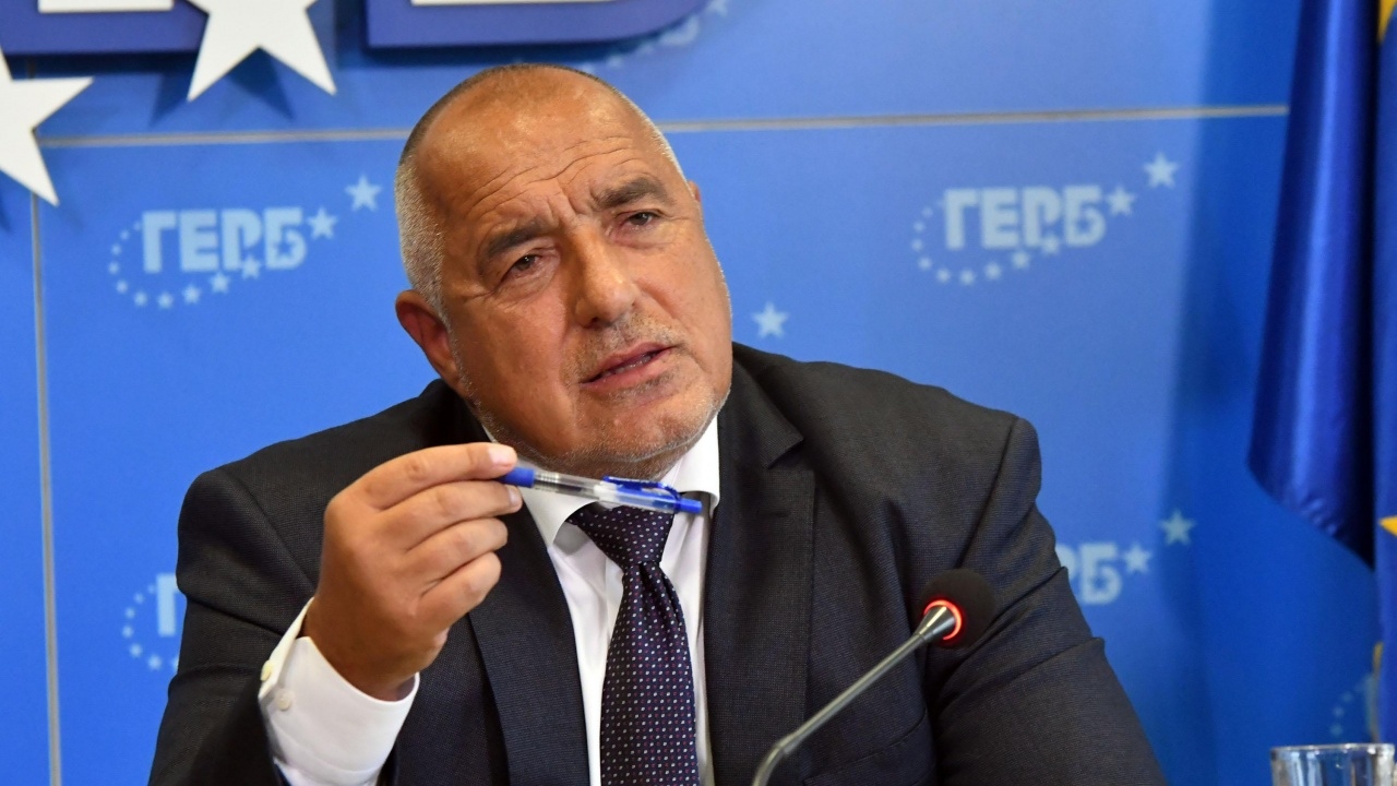 Господа Петков и Василев как си представяте да дебатирам с