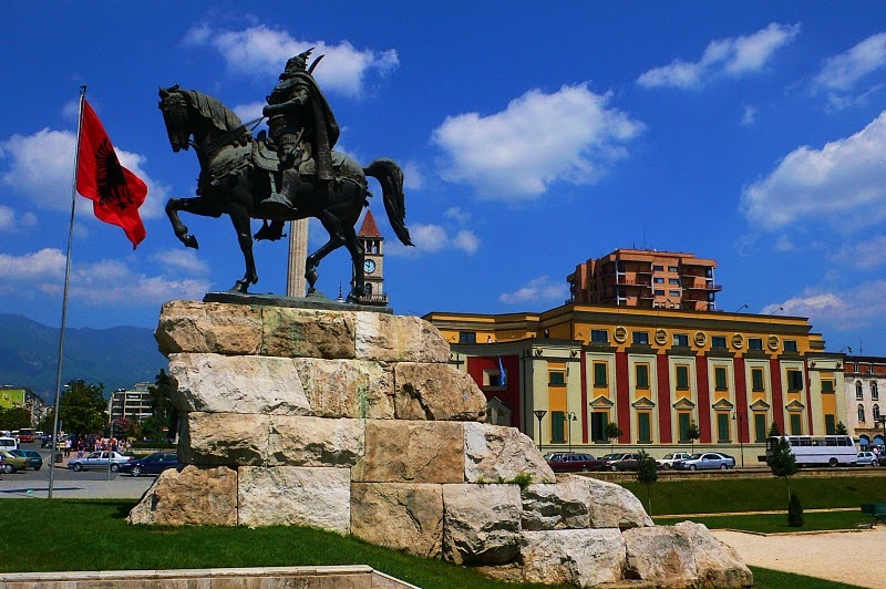 Албанският премиер Еди Рама заяви че руснаците които бягат от