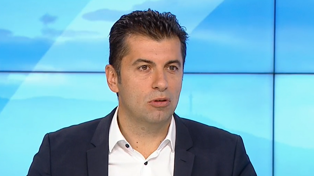 Десноцентристката партия ГЕРБ водена от бившия премиер Бойко Борисов побеждава