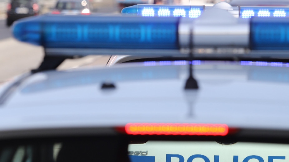 Двамата турски работници които от сутринта бяха застанали на перваза