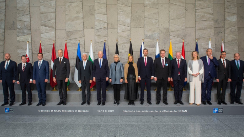 България и още 13 страни членки на НАТО както и