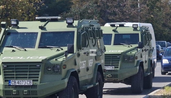 В Казанлък е в ход операция по задържането на барикадиралия