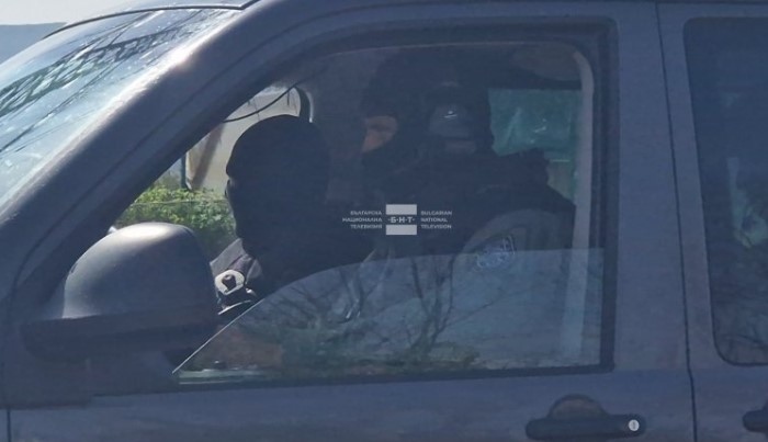 След операция с екипи на специализираните полицейски части задържаха мъжа