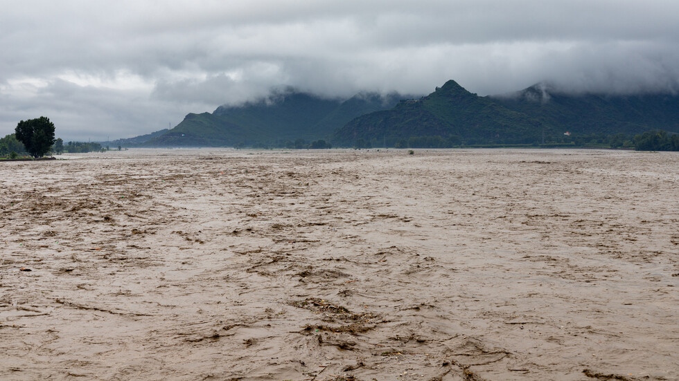 Проливен дъжд наводни пътната мрежа на гръцкия остров Крит Прекратени