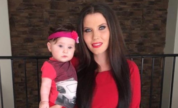 Фолк певицата Теодора се е развела тайно с мъжа си