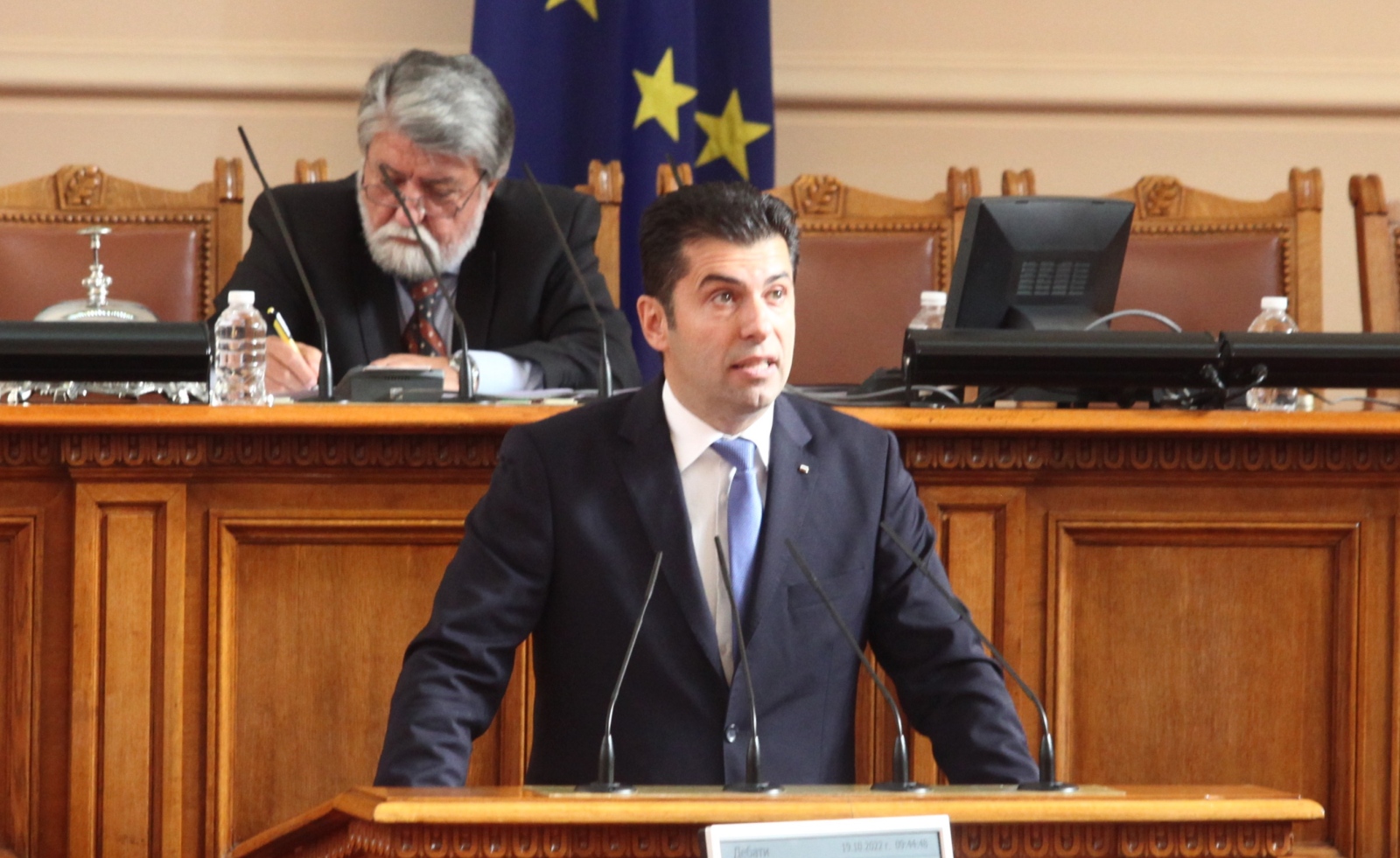 Искам да попитам всички патриоти в този парламент когато вървите