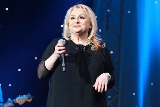 Певицата Тони Димитрова получи изненада по време на концерта Обич